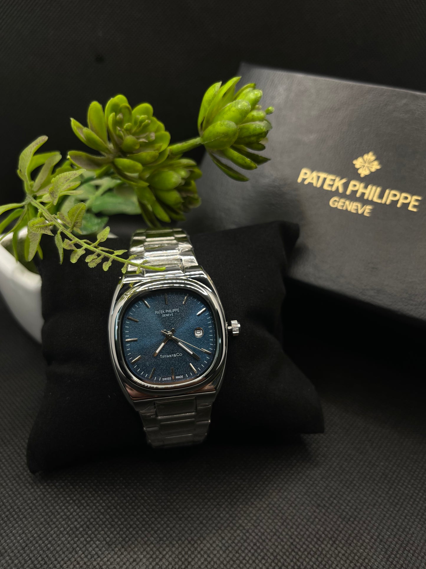 PP GENEVE BLUE TEXTURE DIAL WITH DATE IN SILVER STAINLESS STEEL STRAP