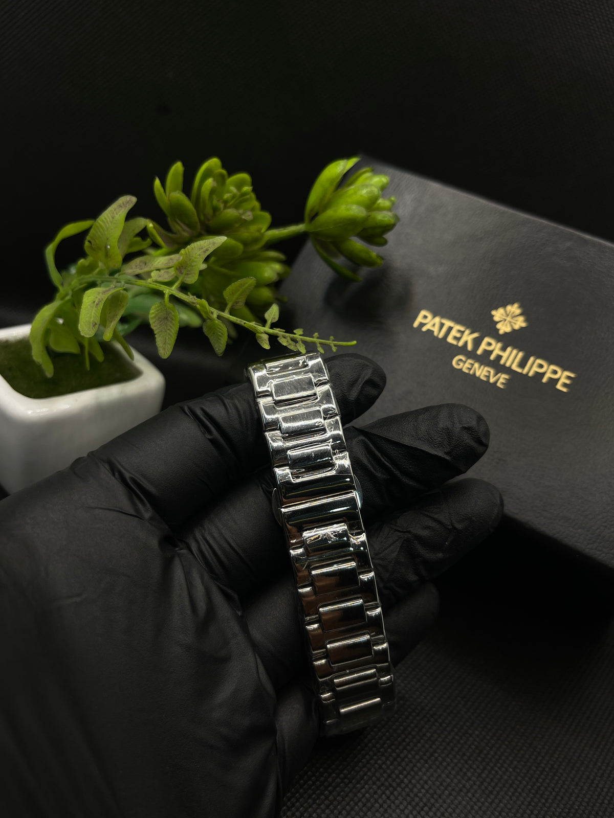 PP GENEVE BLUE TEXTURE DIAL WITH DATE IN SILVER STAINLESS STEEL STRAP