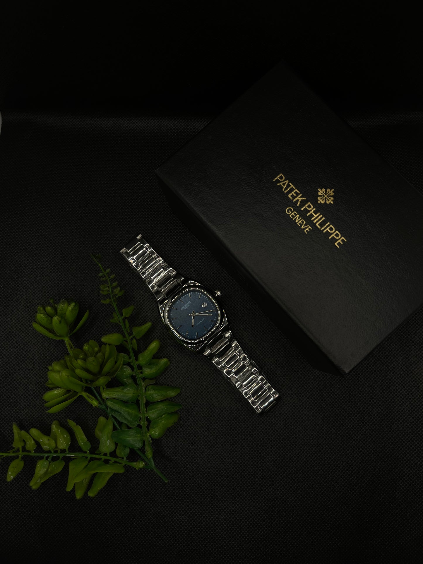 PP GENEVE BLUE TEXTURE DIAL WITH DATE IN SILVER STAINLESS STEEL STRAP