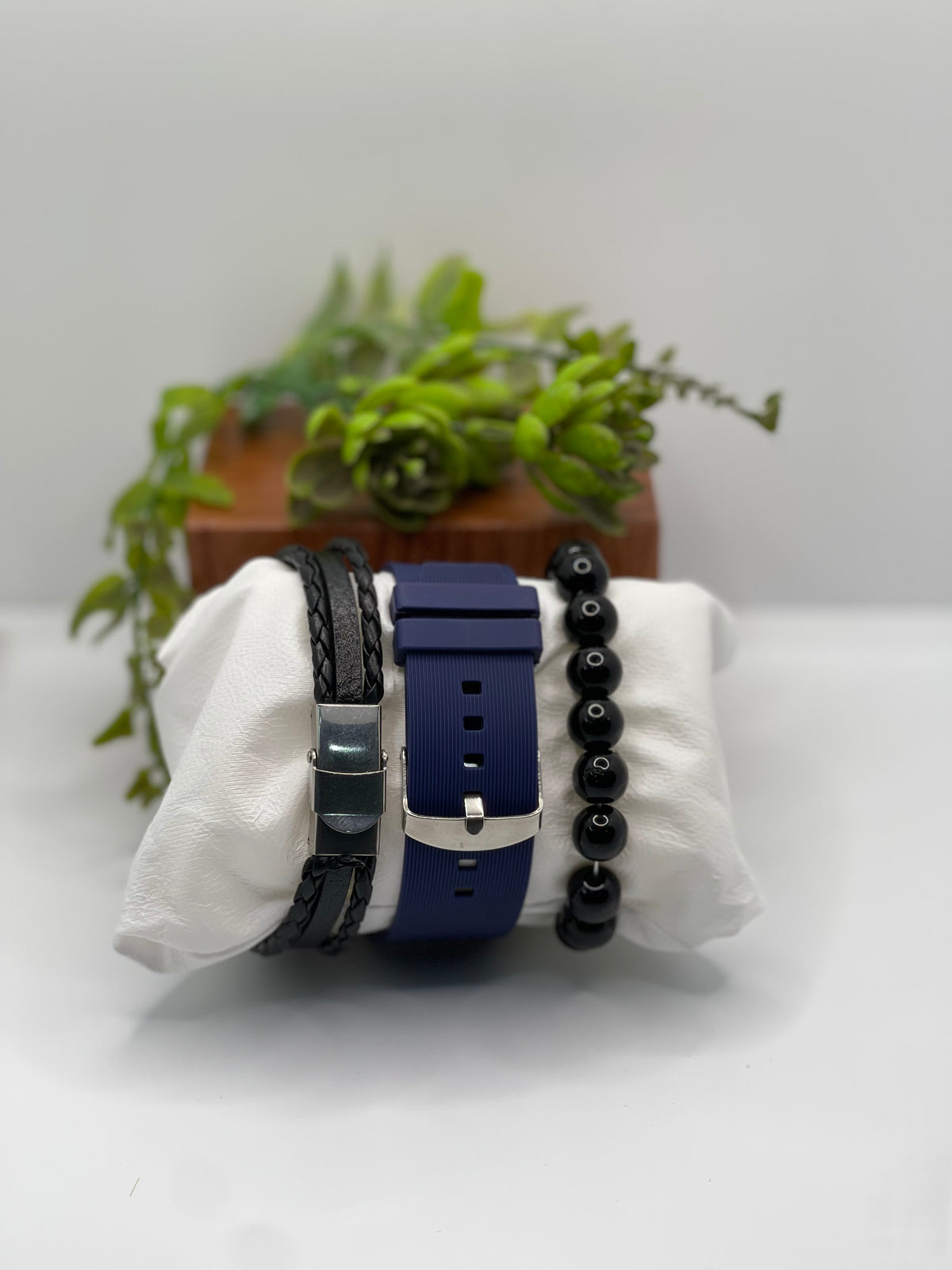 HB WHITE DIAL WITH SUBDIALS IN BLUE STRAP ALONG WITH BRACELET