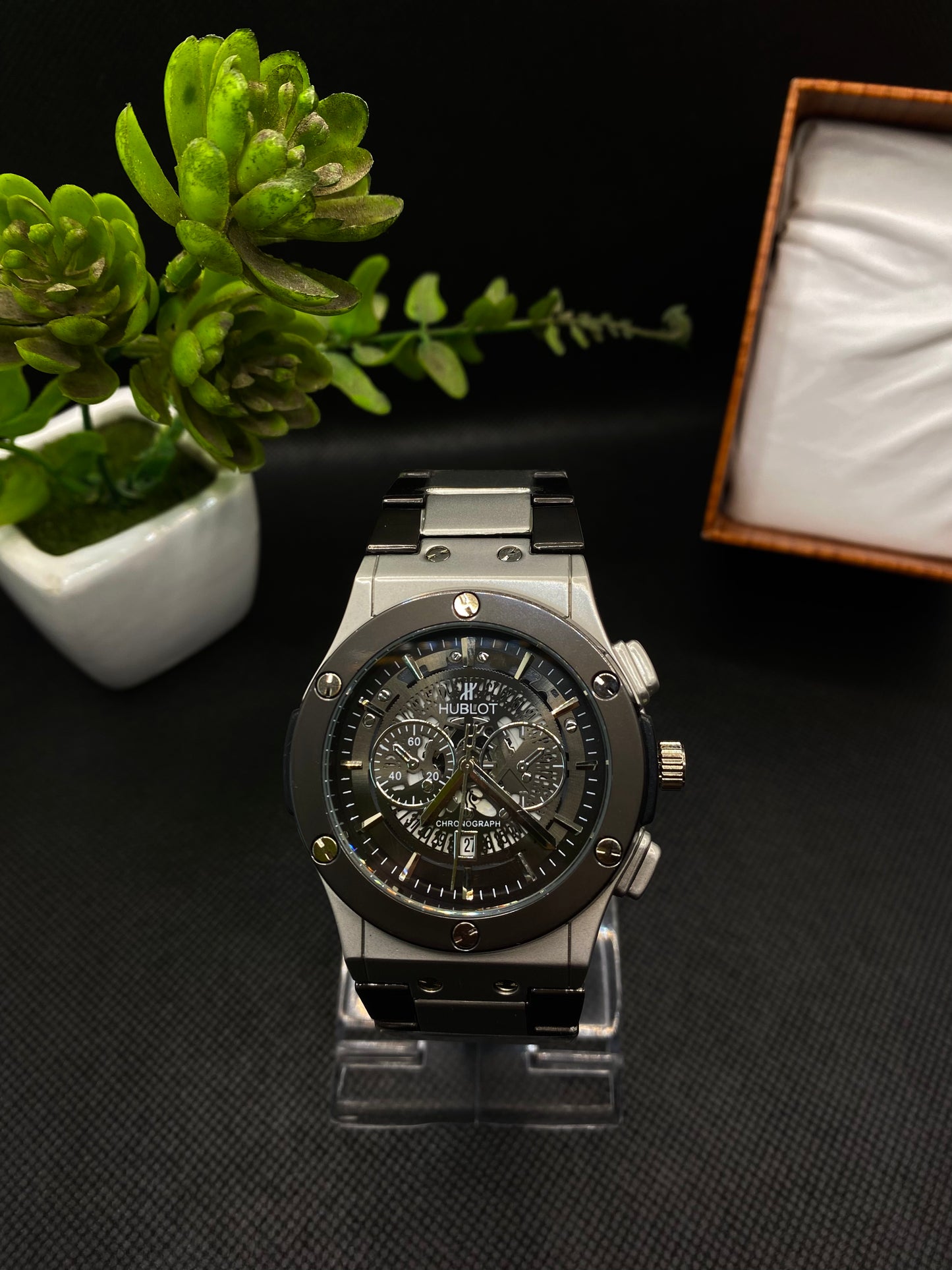 HB CLASSIC FUSION CHRONOGRAPH WITH DATE IN TITANIUM CHAIN