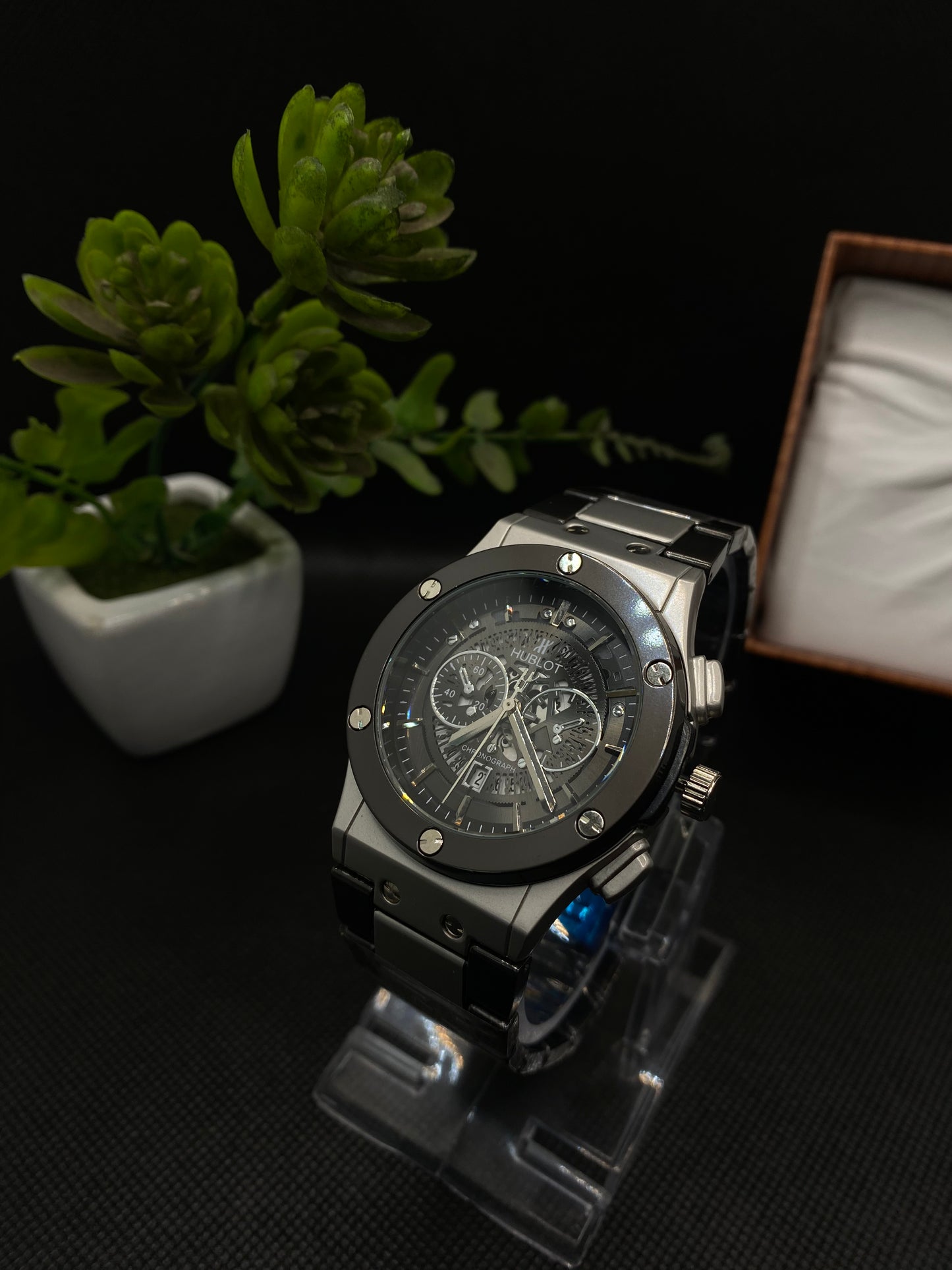 HB CLASSIC FUSION CHRONOGRAPH WITH DATE IN TITANIUM CHAIN