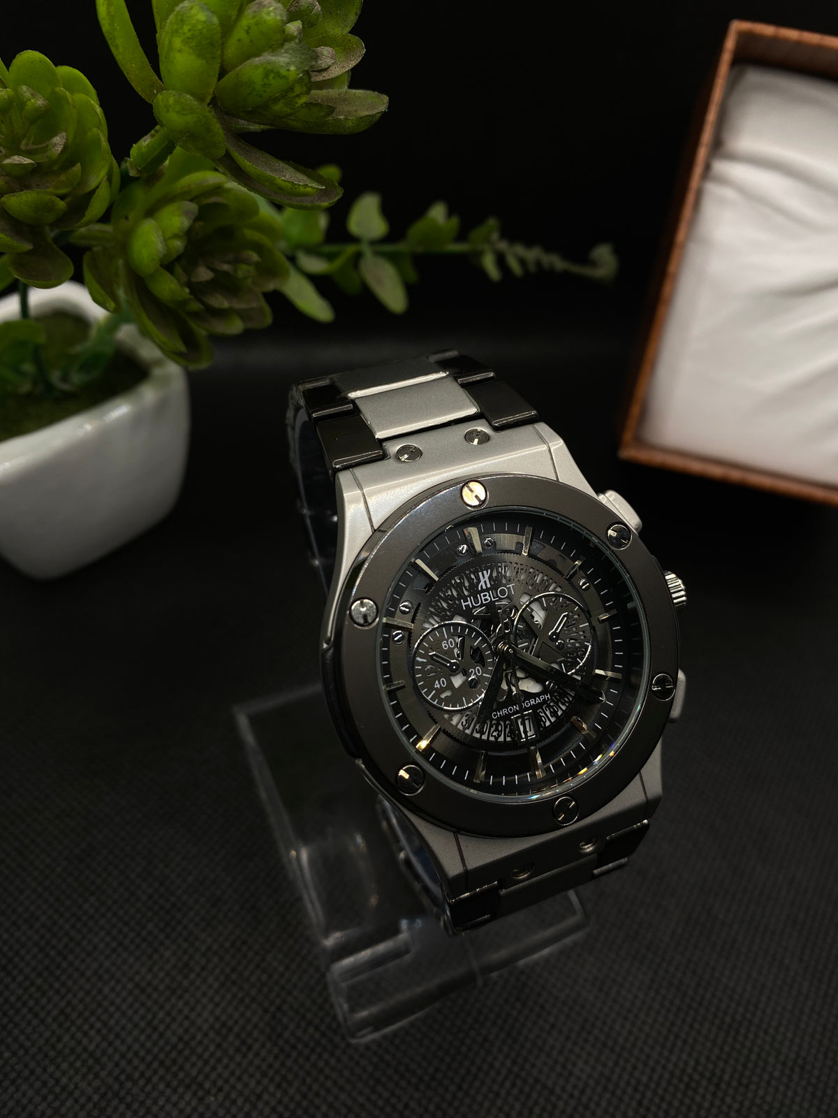 HB CLASSIC FUSION CHRONOGRAPH WITH DATE IN TITANIUM CHAIN
