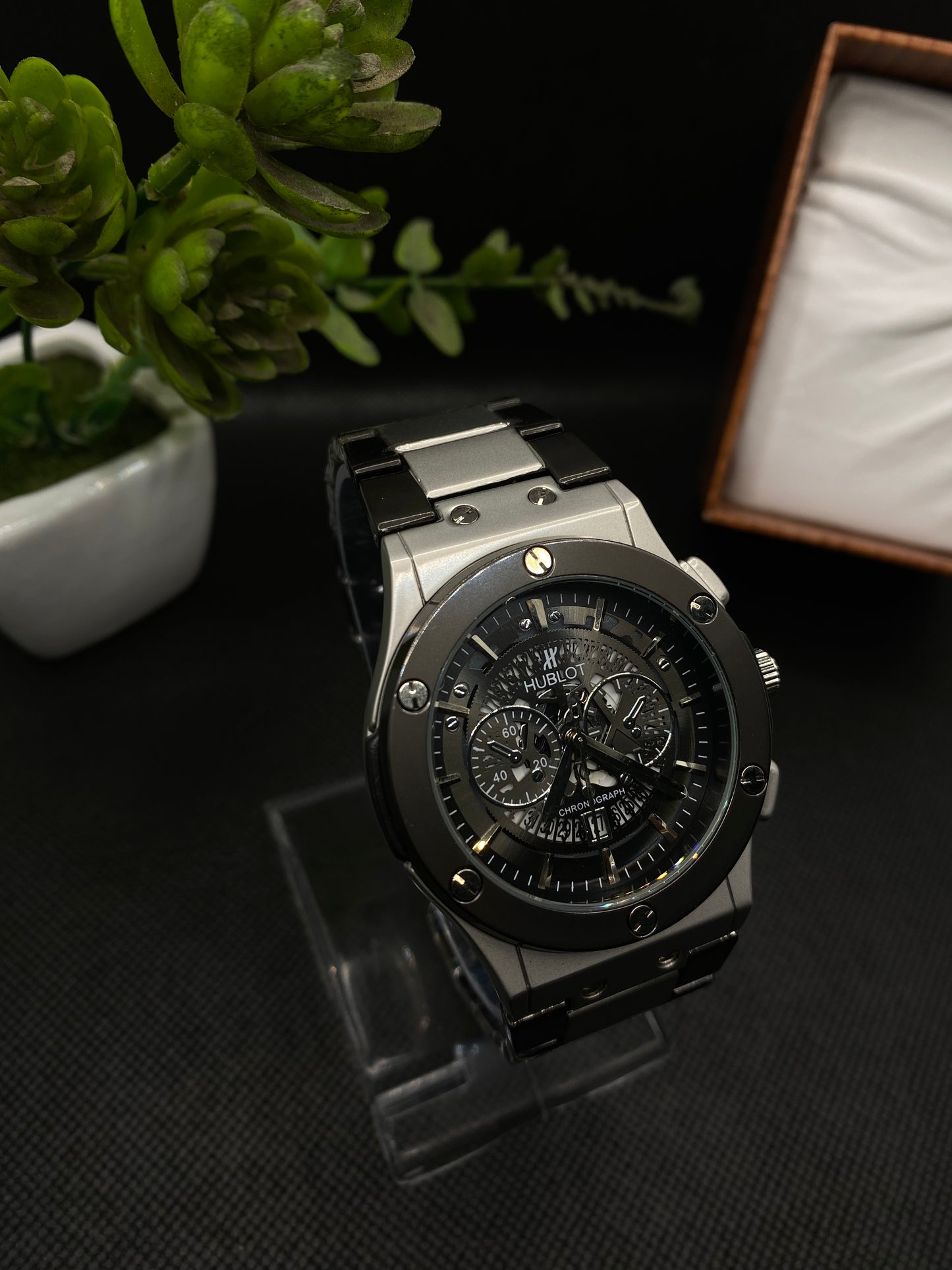 HB CLASSIC FUSION CHRONOGRAPH WITH DATE IN TITANIUM CHAIN
