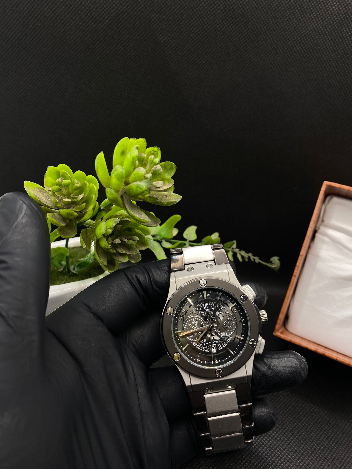 HB CLASSIC FUSION CHRONOGRAPH WITH DATE IN TITANIUM CHAIN