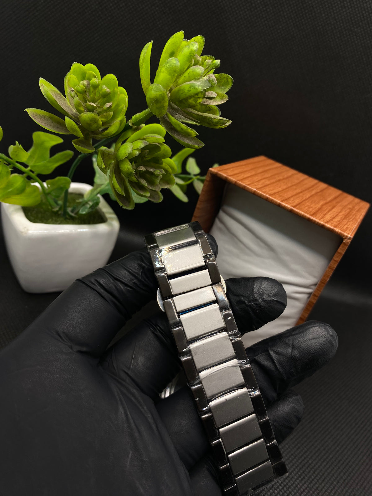 HB CLASSIC FUSION CHRONOGRAPH WITH DATE IN TITANIUM CHAIN