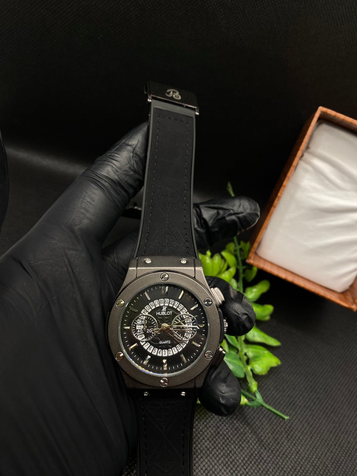 HB CLASSIC FUSION CHRONOGRAPH WITH DATE IN BLACK STRAP