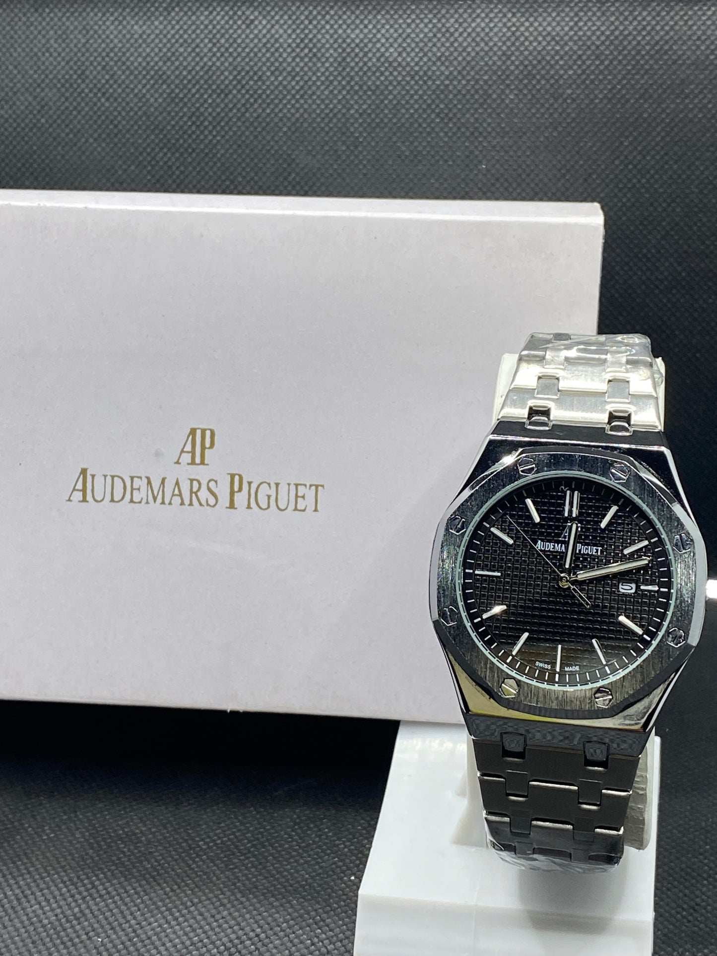 AP ROYAL OAK SELF-WINDING BLACK DIAL WITH STAINLESS STEEL
