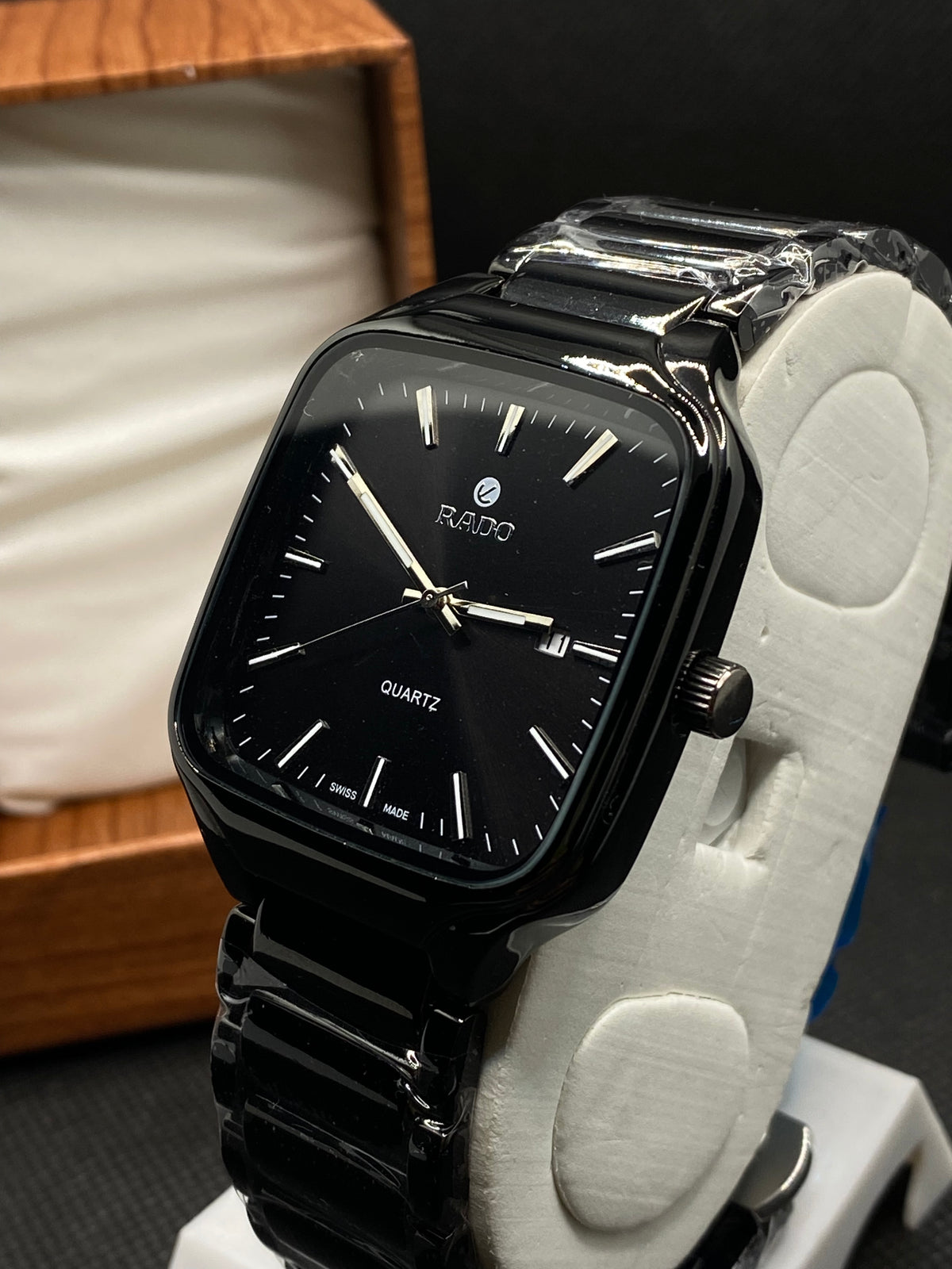 R@DO TRUE SQUARE WATCH WITH BLACK HIGH TECH DIAL AND BRACELET