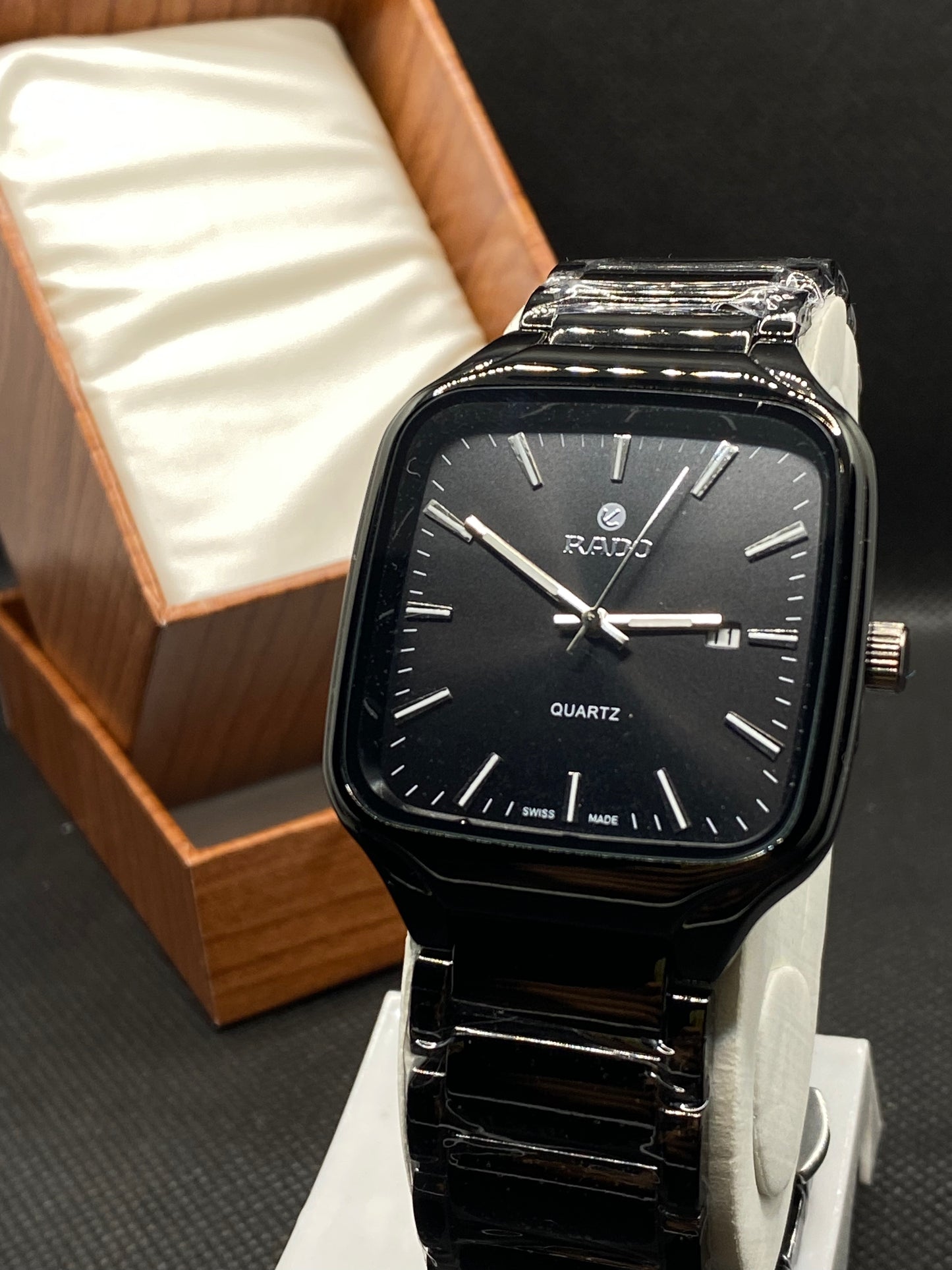 R@DO TRUE SQUARE WATCH WITH BLACK HIGH TECH DIAL AND BRACELET