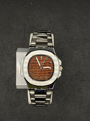 PP NAUTILUS HORIZONTAL EMBOSSED DIAL WITH DATE