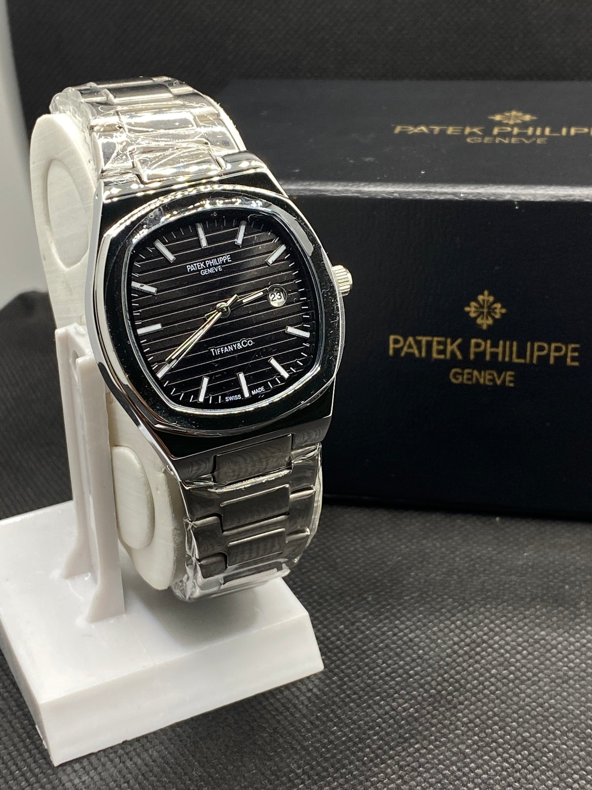 PP NAUTILUS HERITAGE IN BLACK DIAL WITH DATE