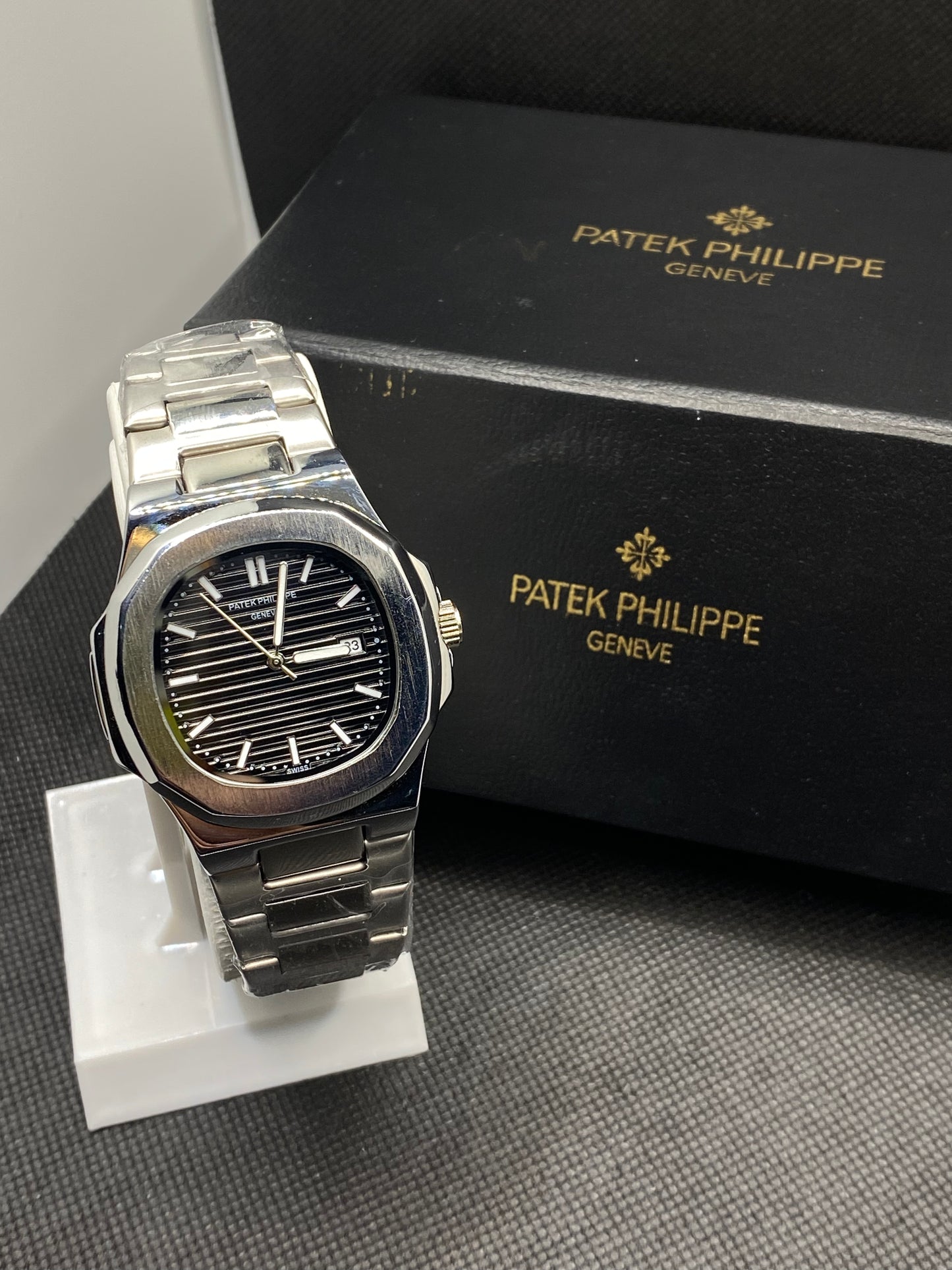 PP GENEVE IN BLACK DIAL WITH DATE STAINLESS STEEL BRACELET