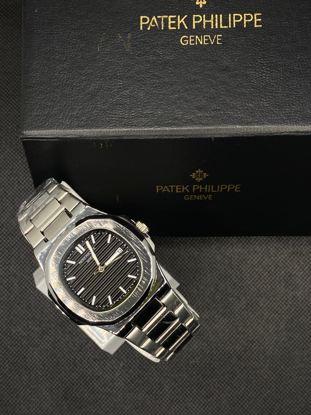 PP GENEVE IN BLACK DIAL WITH DATE STAINLESS STEEL BRACELET