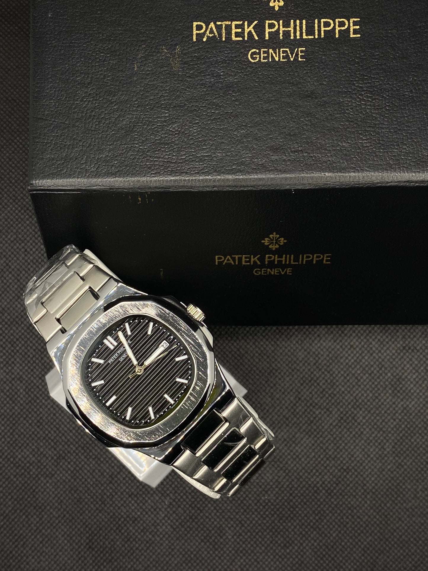 PP GENEVE IN BLACK DIAL WITH DATE STAINLESS STEEL BRACELET