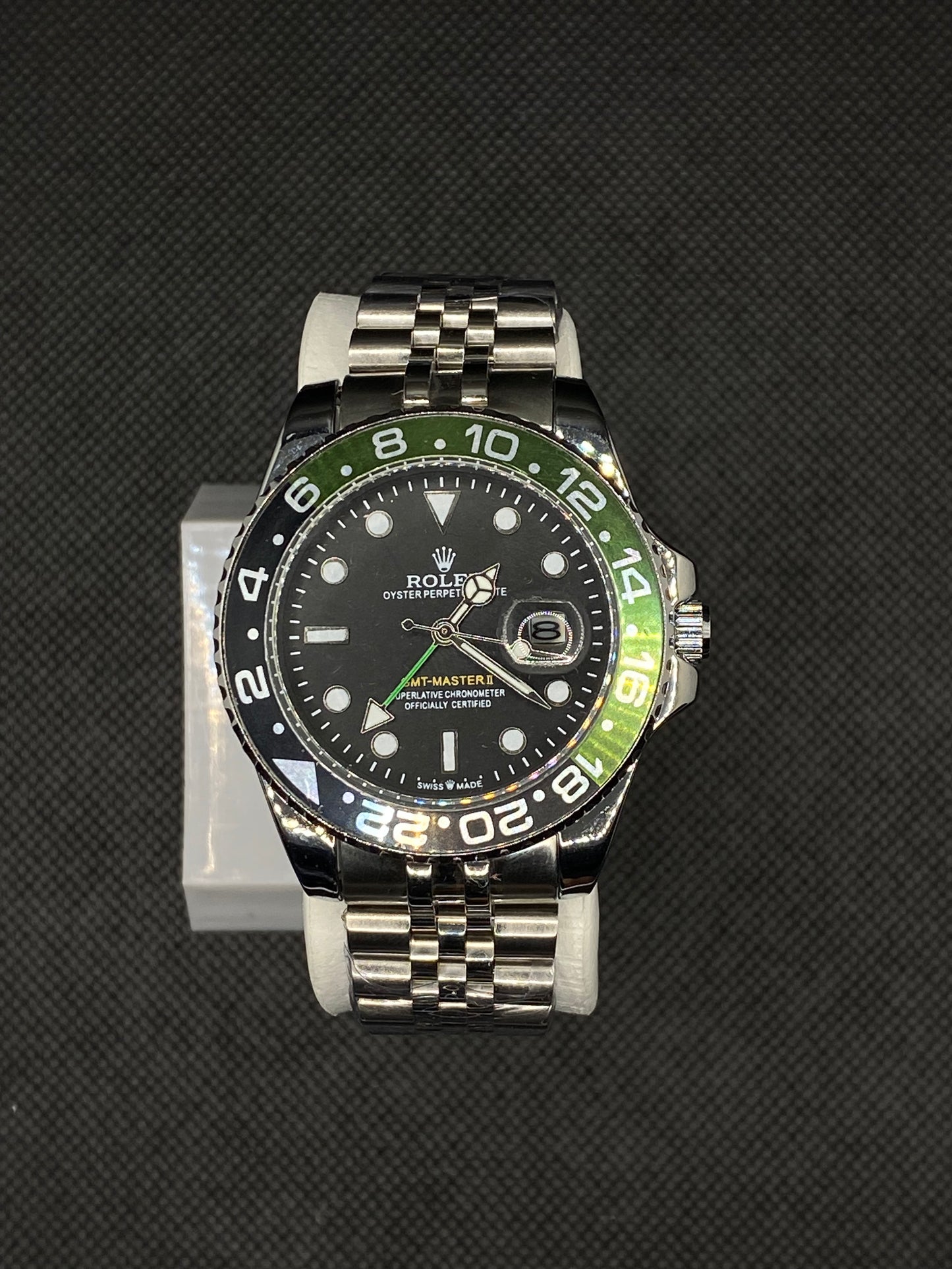 RLX GMT-MASTER WITH BLACK AND GREEN CERACHROM BEZAL AND JUBILEE CHAIN
