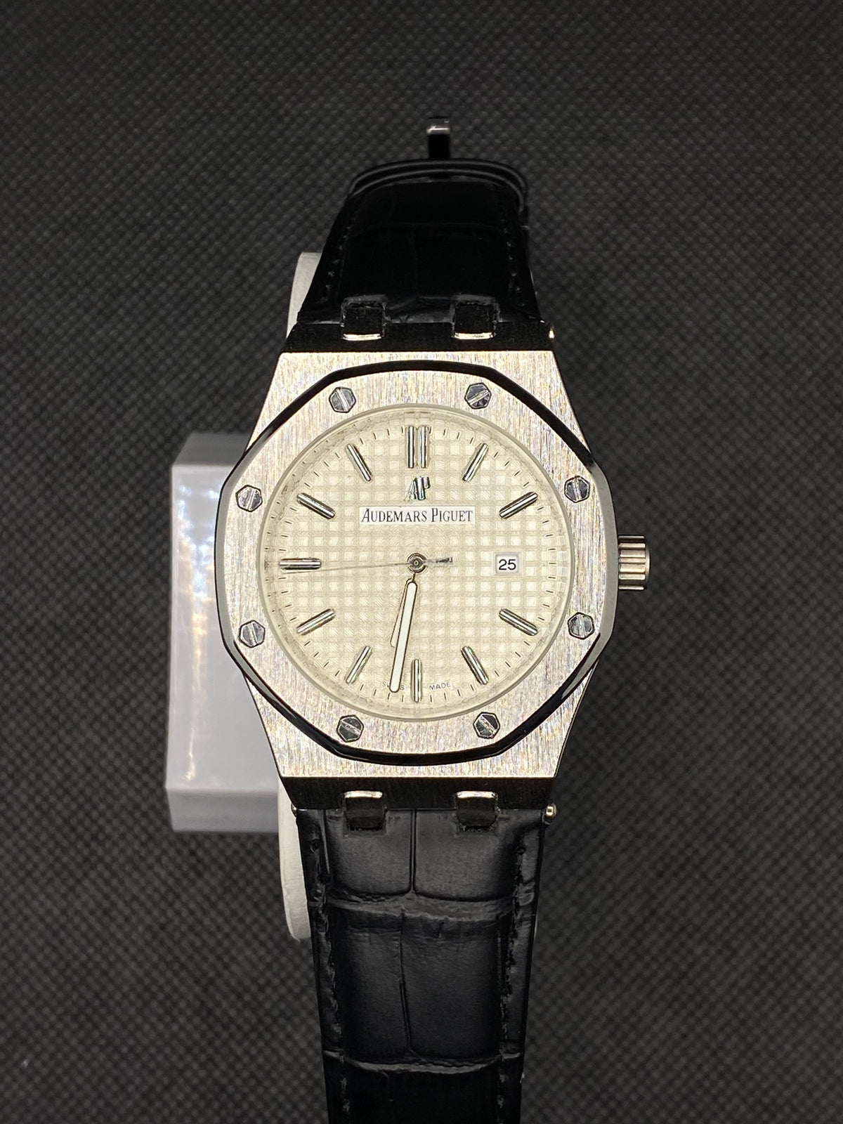 AP WHITE DIAL ROYAL OAK WITH DATE IN PREMIUM BLACK LEATHER STRAP