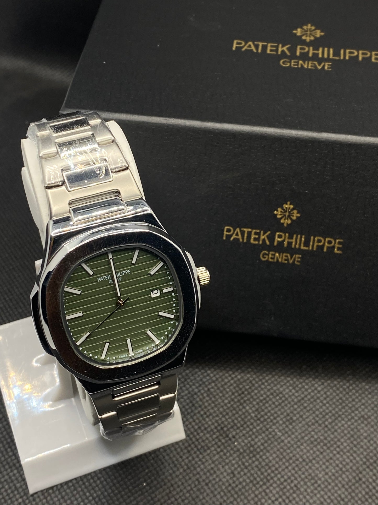PP GENEVE IN GREEN DIAL WITH DATE STAINLESS STEEL STRAP